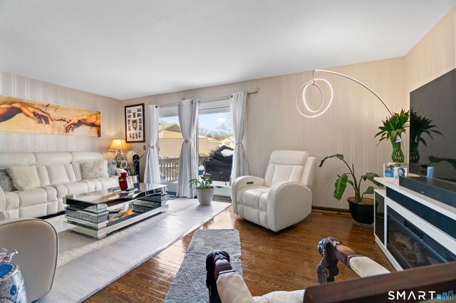 6 Lakeview Drive 6, Southington, CT 06489