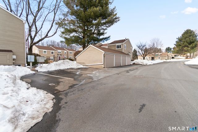 6 Lakeview Drive 6, Southington, CT 06489