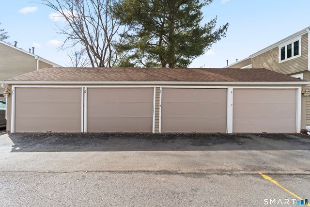 6 Lakeview Drive 6, Southington, CT 06489