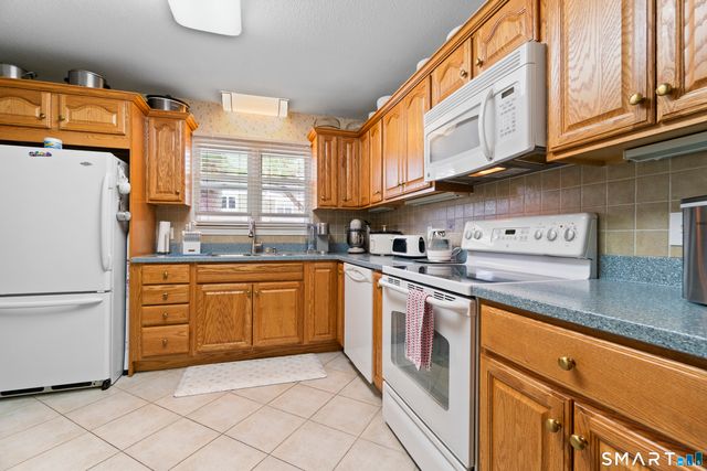 6 Lakeview Drive 6, Southington, CT 06489