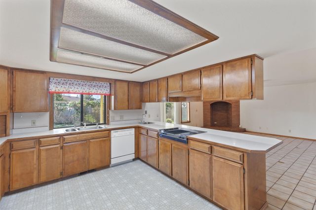 984 Mesman Drive, Grants Pass, OR 97527