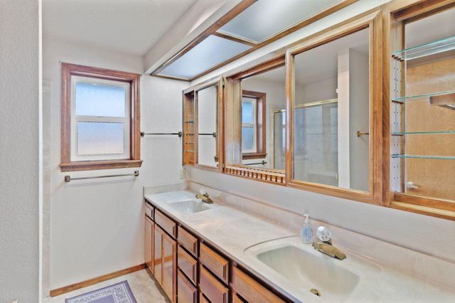 984 Mesman Drive, Grants Pass, OR 97527