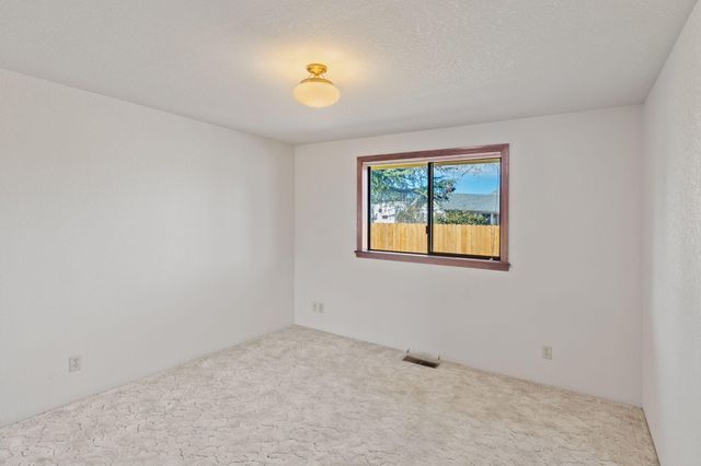 984 Mesman Drive, Grants Pass, OR 97527