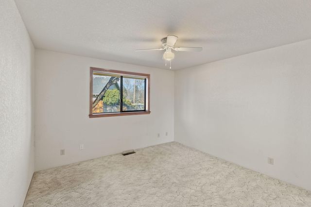 984 Mesman Drive, Grants Pass, OR 97527