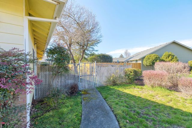 984 Mesman Drive, Grants Pass, OR 97527