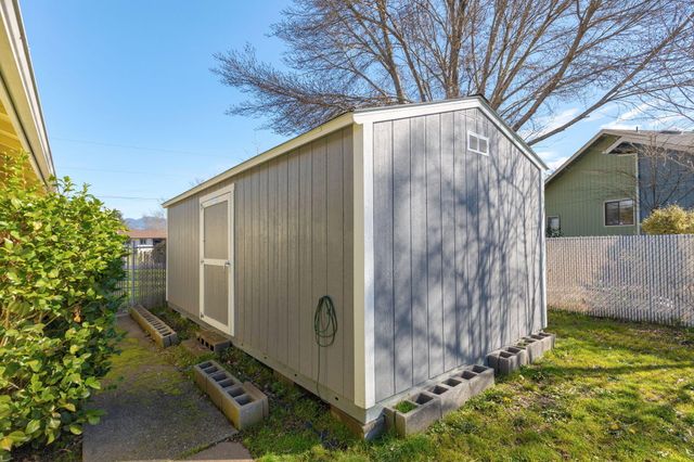 984 Mesman Drive, Grants Pass, OR 97527