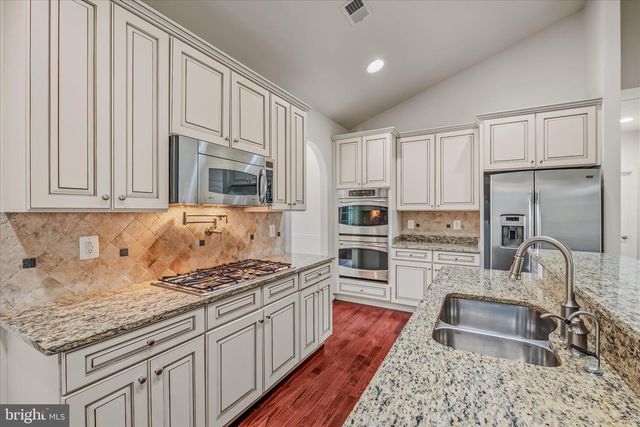 220 LEWIS WASHINGTON DR, Charles Town, WV 25414
