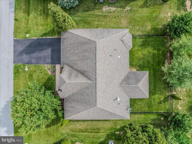 220 LEWIS WASHINGTON DR, Charles Town, WV 25414