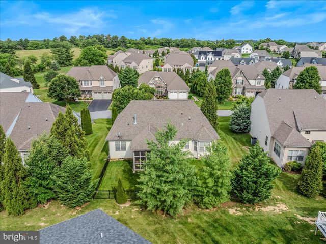 220 LEWIS WASHINGTON DR, Charles Town, WV 25414