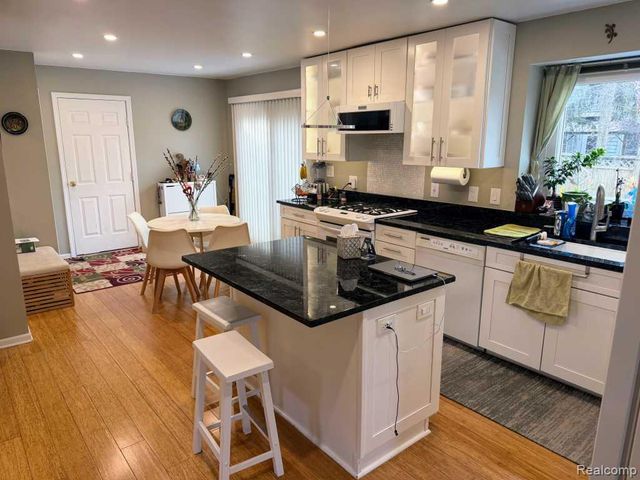 1900 Landmark Court, Ann Arbor, MI 48103