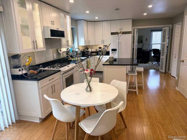 1900 Landmark Court, Ann Arbor, MI 48103