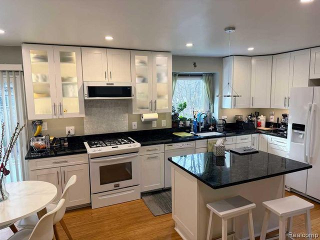 1900 Landmark Court, Ann Arbor, MI 48103