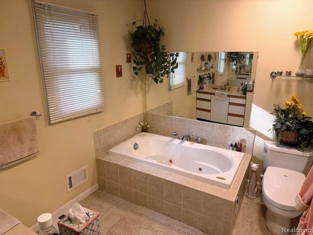 1900 Landmark Court, Ann Arbor, MI 48103