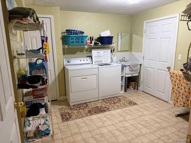 1900 Landmark Court, Ann Arbor, MI 48103