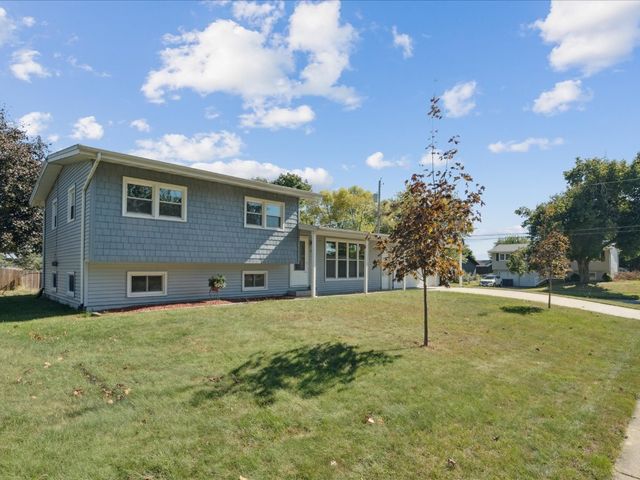 190 26th Street Court, Marion, IA 52302