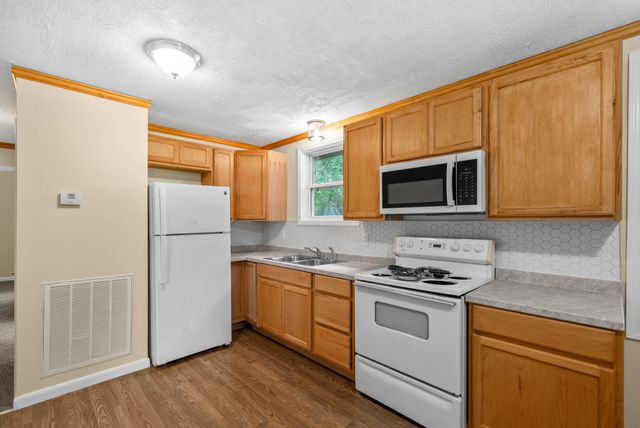 530 Gale Dr, Clarksville, TN 37040