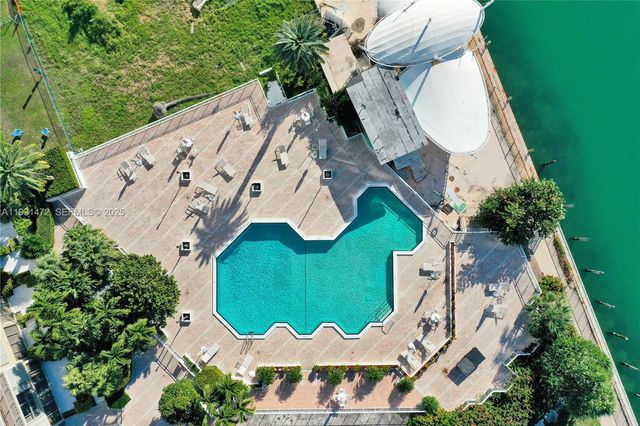 11111 Biscayne Blvd 15B, Miami, FL 33181