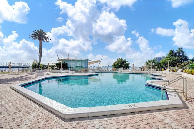 11111 Biscayne Blvd 15B, Miami, FL 33181