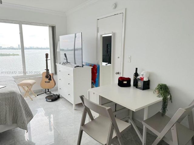 11111 Biscayne Blvd 15B, Miami, FL 33181