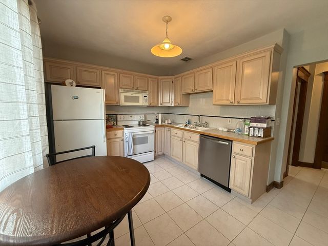 22 Yale Ave. A, Wakefield, MA 01880