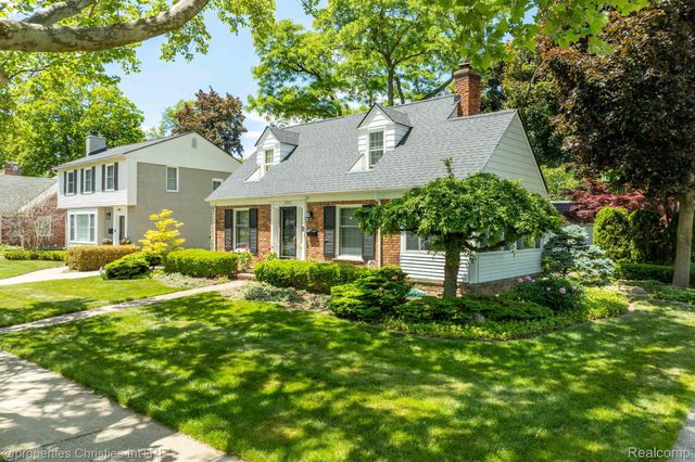 32111 Auburn Drive, Beverly Hills Village, MI 48025