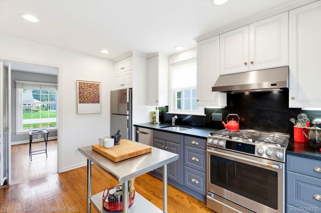 32111 Auburn Drive, Beverly Hills Village, MI 48025