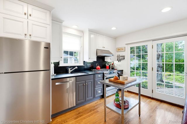 32111 Auburn Drive, Beverly Hills Village, MI 48025