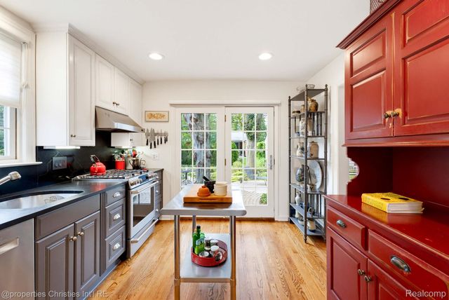 32111 Auburn Drive, Beverly Hills Village, MI 48025