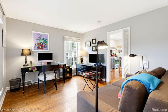 32111 Auburn Drive, Beverly Hills Village, MI 48025