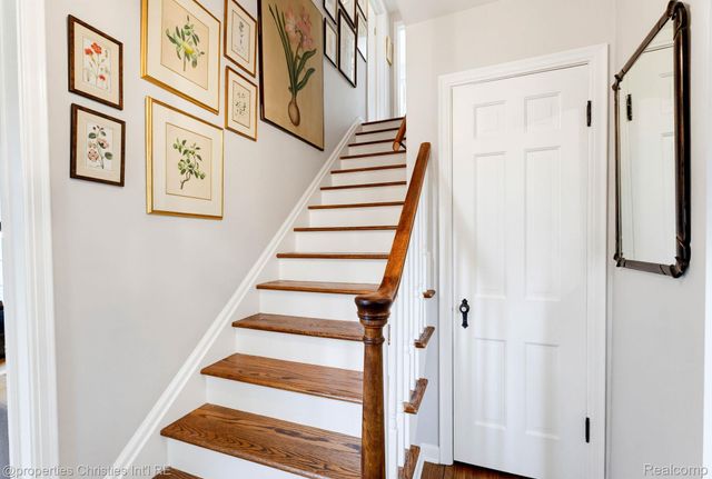32111 Auburn Drive, Beverly Hills Village, MI 48025