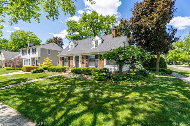 32111 Auburn Drive, Beverly Hills Village, MI 48025