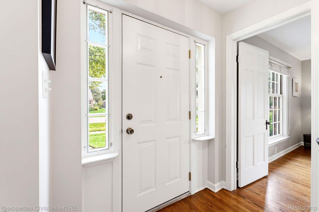 32111 Auburn Drive, Beverly Hills Village, MI 48025