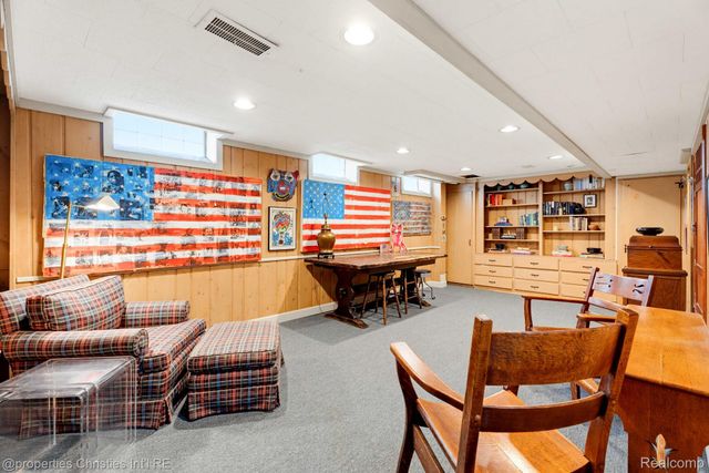 32111 Auburn Drive, Beverly Hills Village, MI 48025