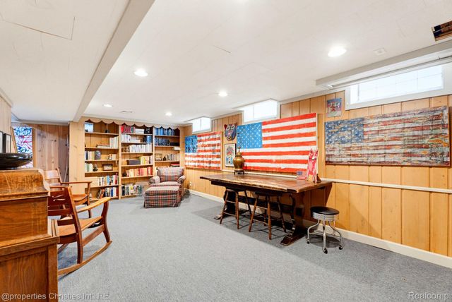 32111 Auburn Drive, Beverly Hills Village, MI 48025