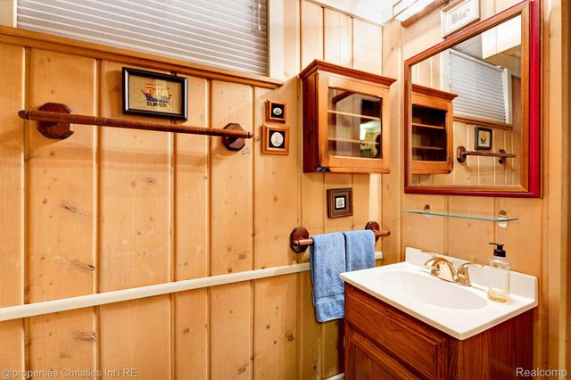 32111 Auburn Drive, Beverly Hills Village, MI 48025