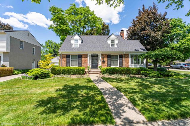 32111 Auburn Drive, Beverly Hills Village, MI 48025