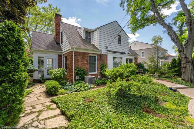 32111 Auburn Drive, Beverly Hills Village, MI 48025