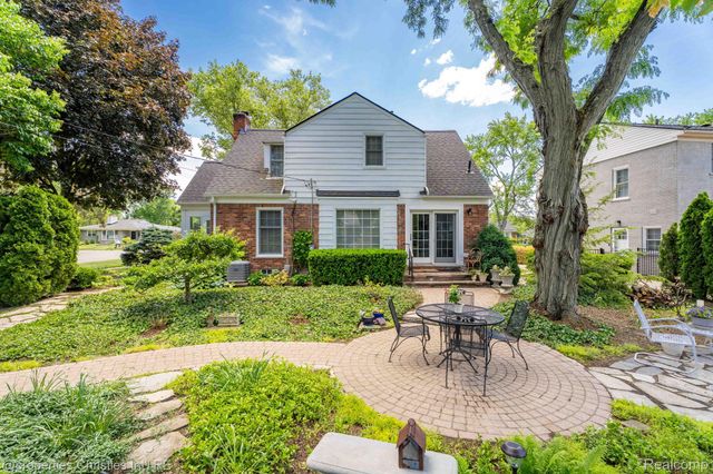 32111 Auburn Drive, Beverly Hills Village, MI 48025