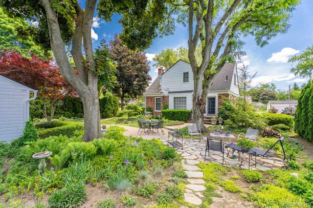 32111 Auburn Drive, Beverly Hills Village, MI 48025
