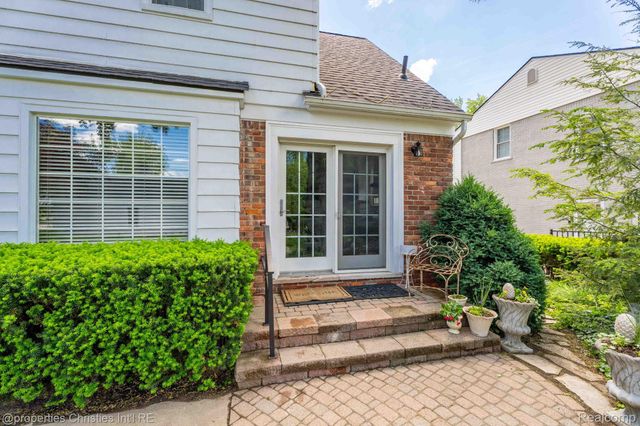 32111 Auburn Drive, Beverly Hills Village, MI 48025