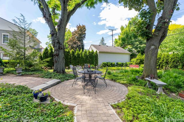 32111 Auburn Drive, Beverly Hills Village, MI 48025