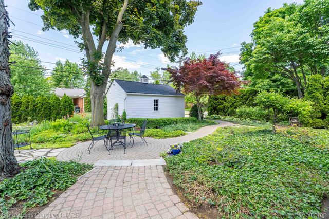 32111 Auburn Drive, Beverly Hills Village, MI 48025