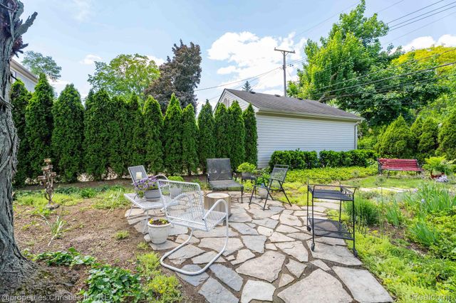 32111 Auburn Drive, Beverly Hills Village, MI 48025
