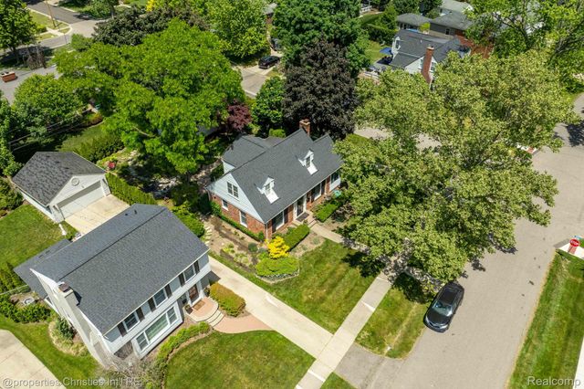 32111 Auburn Drive, Beverly Hills Village, MI 48025