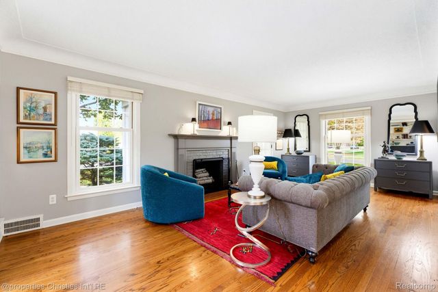 32111 Auburn Drive, Beverly Hills Village, MI 48025