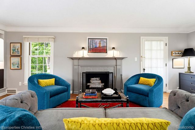 32111 Auburn Drive, Beverly Hills Village, MI 48025