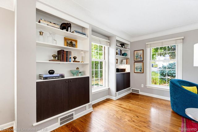 32111 Auburn Drive, Beverly Hills Village, MI 48025