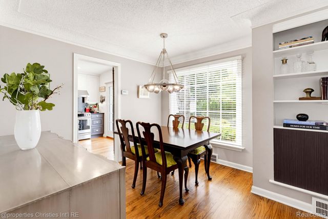 32111 Auburn Drive, Beverly Hills Village, MI 48025