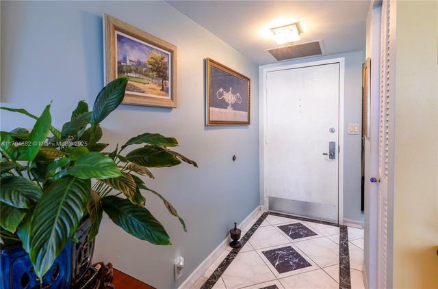 6767 Collins Ave 1409, Miami Beach, FL 33141