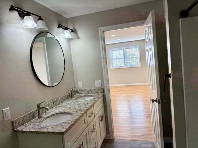 1 Heritage Ln, Monson, MA 01057